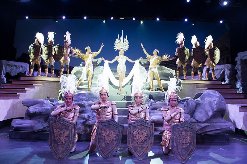 Colosseum Show Pattaya Ticket - Sixteen acts, from Thai dance to a Monroe tribute
