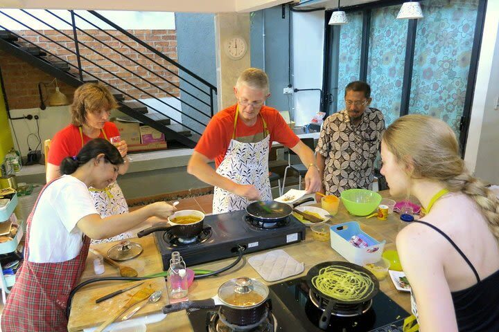 Cooking Class at Daun Senja Kitchen in Cheras, Selangor - Choosing between the demonstration and hands-on class