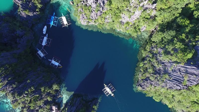 Coron Ultimate Tour - Twin Lagoon’s narrow passage