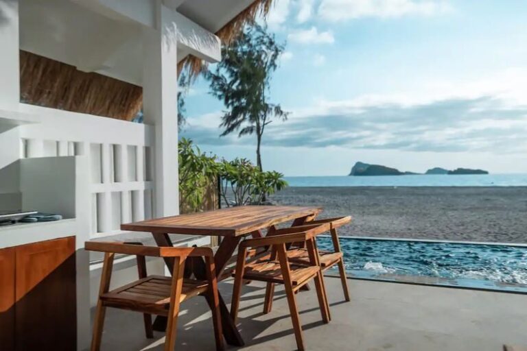 Costa Sambali Vacation Home in Zambales - The villa: private space for a small group