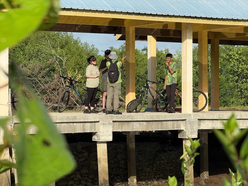Country Side Biking Tour in Langkawi - Local guides turn stops into lessons