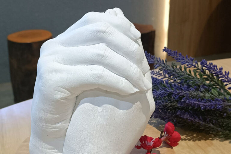 Couples Hand Molding with Siddham Living in Johor Bahru - What happens during the workshop