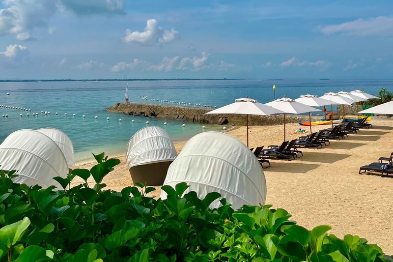 Crimson Resort and Spa Mactan Day Pass in Cebu - The infinity pool and resort beach