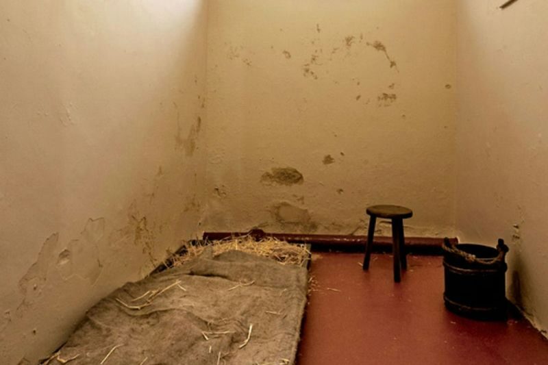 Crumlin Road Gaol Trip in Belfast - Following the route through the prison