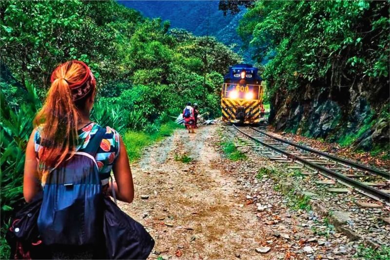 Cusco a Machu Picchu Overland - Cultural 2-Day Tour - Day one: from Cusco to Hidroeléctrica and on to town