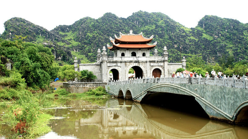 Custom Private Tour: Ninh Binh, Bai Dinh, Hoa Lu, Trang An, Tam Coc, Hang Mua with Vietnamese or English Speaking Driver - Hoa Lu gives the day a historical anchor