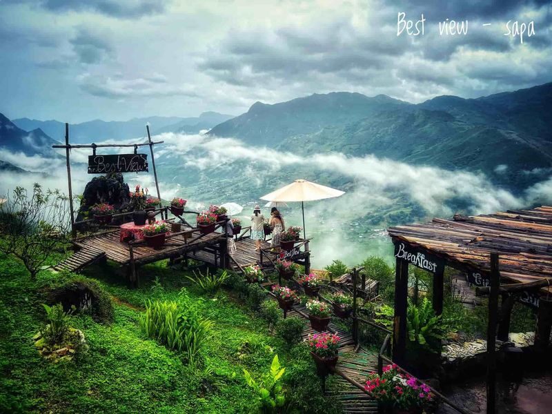 Custom Private Tour: Sapa Day Tour with English Speaking Driver - Getting the order right at Rong May Glass Bridge