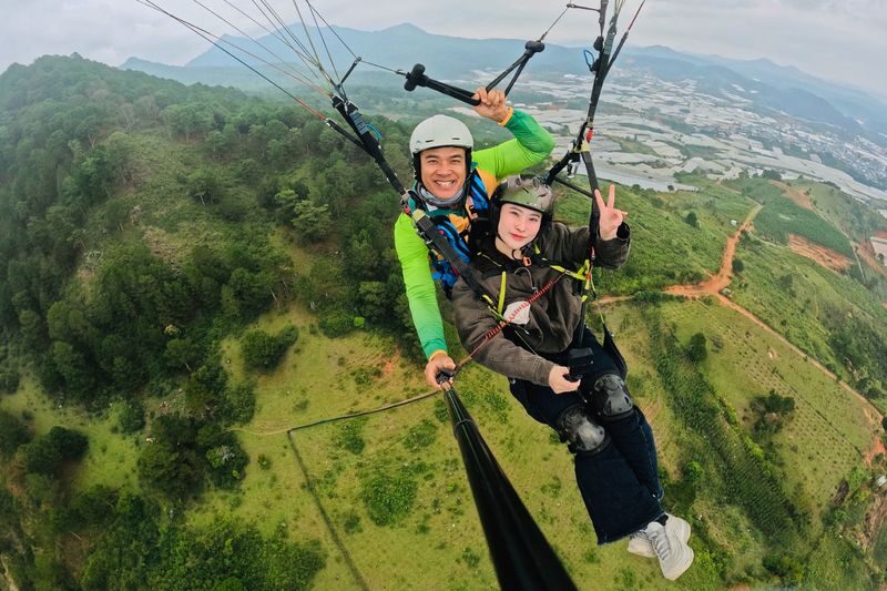 Da Lat Paragliding from Lang Biang Mountain - The safety briefing before takeoff