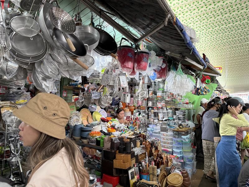 Da Nang Market & City Highlights Tour with Local Food - Han Market: compare, browse, and make a return plan