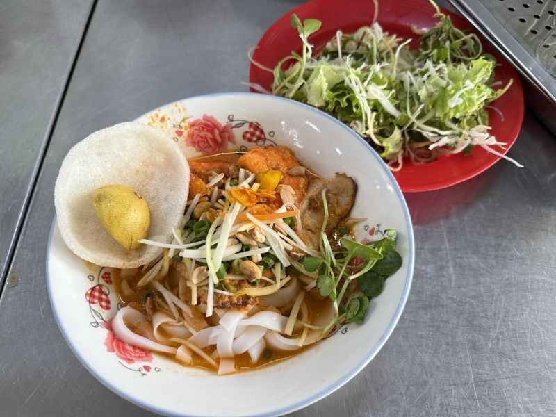Da Nang Michelin Street Food Half-Day Local Food Tour - What you may eat, from mi quang to dessert