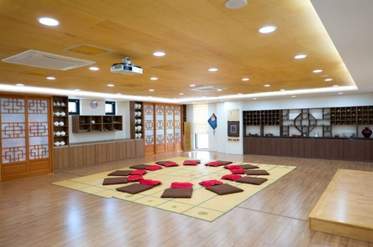 Daegu Mindful Korean Tea Ceremony & Hanbok Experience - Getting dressed in Hanbok