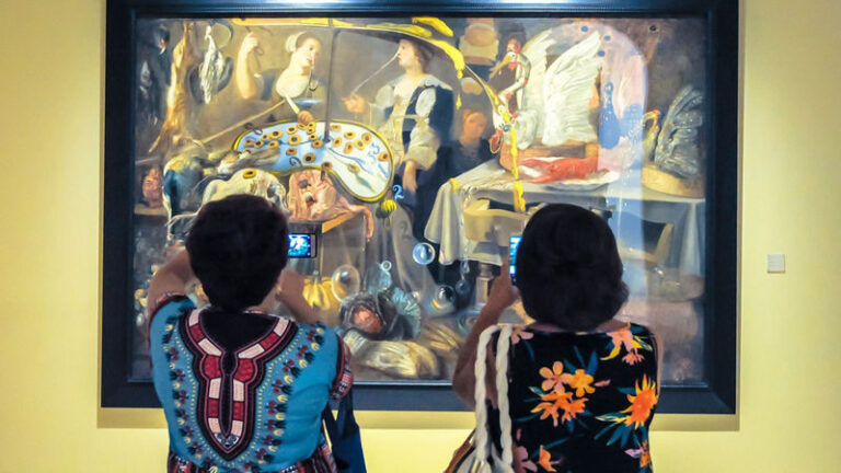 Dali Museum & Figueres Half-day Museum & Guided Tour - A guide who drives and explains