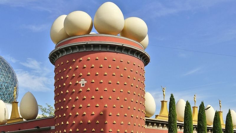Dali Theatre and Museum ticket in Catalonia - From the theatrical courtyard to the galleries