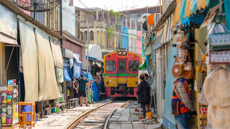 Damnoen Saduak Floating Market & Maeklong Railway Market Day Tour - Buffalo Cafe: a pause between markets