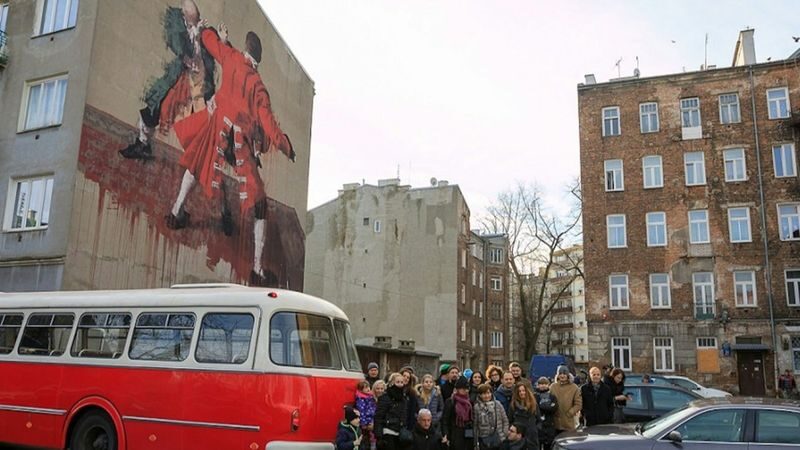 Dark side of Warsaw retro bus tour - The ride gives Praga room to make sense