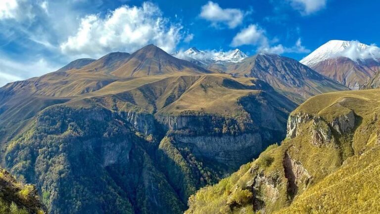 Day Trip to Kazbegi Gudauri Gergeti and Ananuri - Zhinvali Reservoir: a first photo stop