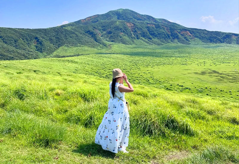 Day trip to Mount Aso and Kurokawa Onsen in Kumamoto Prefecture - Kamishikimi’s long stone approach