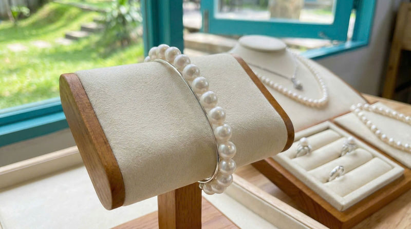 Design & Craft Your Own Jewelry Piece at Pearly Workshop in Phu Quoc - Choosing pearls, stones, and a design