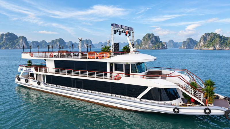 Diamond Grand Day Cruise: Ha Long Bay, Sung Sot & Ti Top Island - Sung Sot Cave: big chambers, short visit