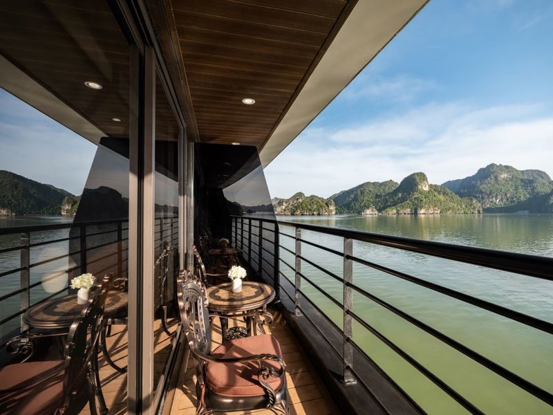 Diana 2D1N Cruise: Ha Long Bay & Lan Ha Bay Tour - Day one: lunch, limestone and a choice of activities