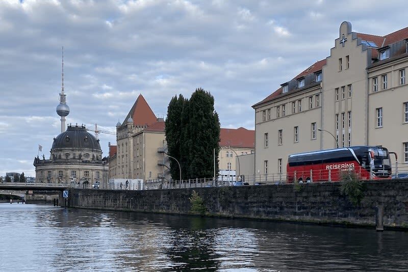 Dinner Cruise Experience in Berlin - Choosing between the two dinners