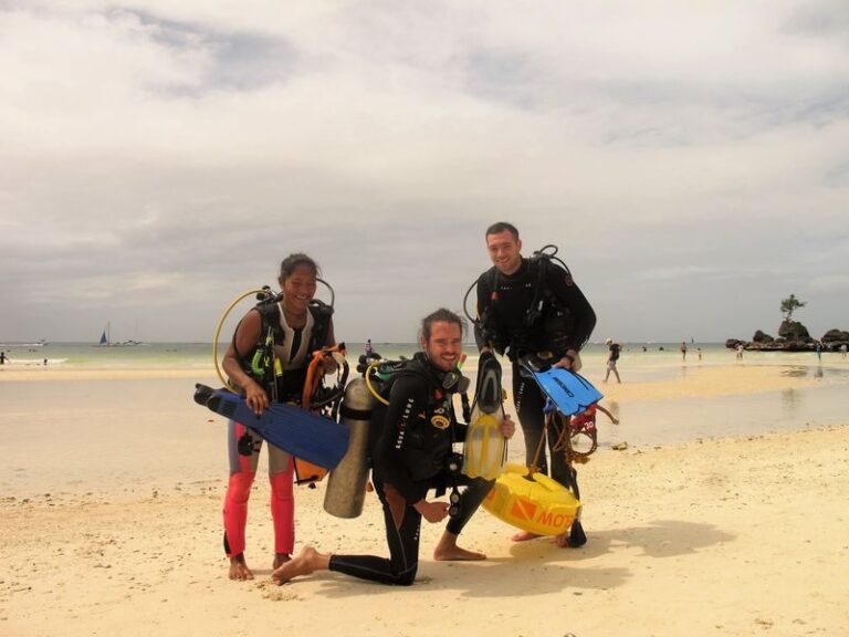 Discover Scuba Diving by WaterColors - Patient instruction, with a few limits