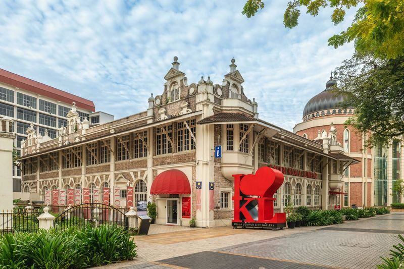 Dive Into 3 Cultures Walking Tour in Kuala Lumpur - Following the River of Life to Masjid Jamek