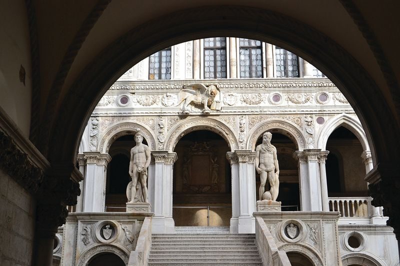 Doges Palace and St. Marks Basilica Tour in Venice - St. Mark’s Basilica and its golden interior