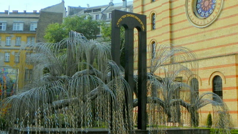 Dohany Street Synagogue ticket in Budapest - Let the Jewish Museum add context