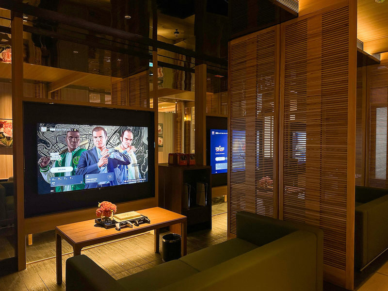 Donggang City Food Spa Club | Luohu Port - Games, Sofas and Places to Pause