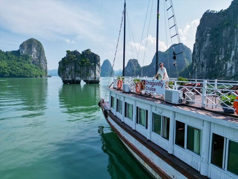 Dragonfly Day Cruise: Ha Long Bay, Thien Cung Cave, Kayaking - Lunch on the boat, then limestone views