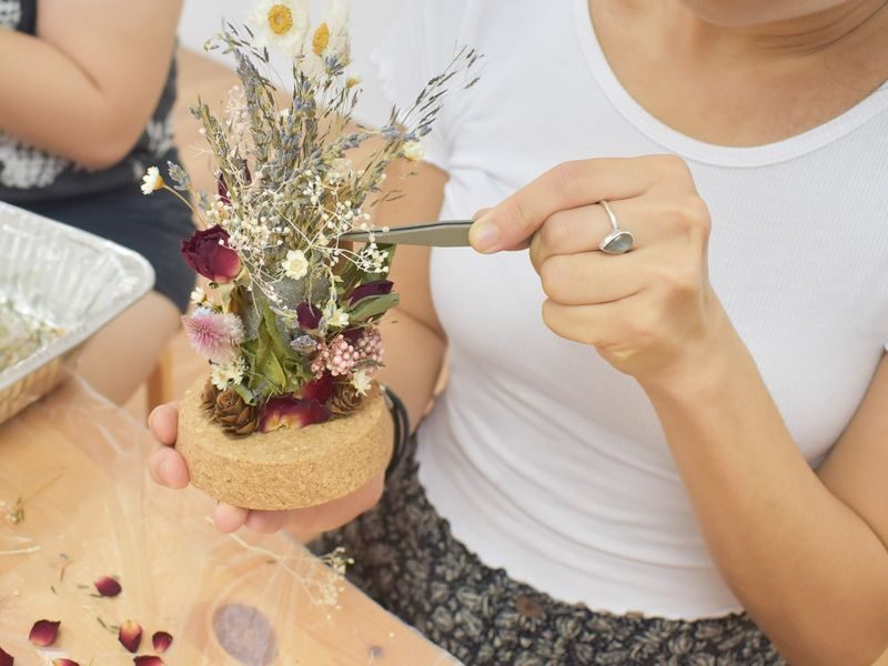 Dried Flowers Dome Workshop in Marymount - How the three-hour workshop unfolds