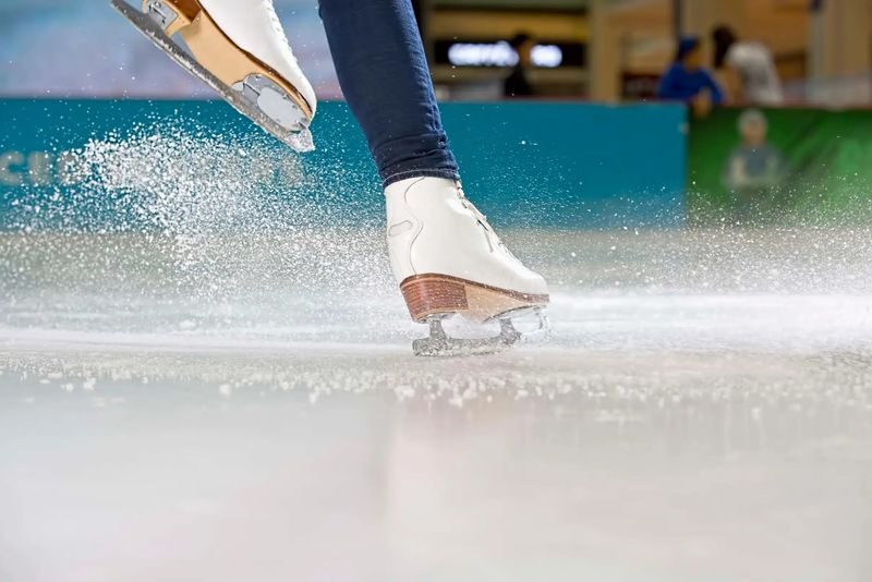 Dubai Ice Rink Ticket - Choose one session, not a whole day