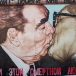 East Side Gallery Half-Day Small Group Walking Tour - Starting at the meeting point with Glen
