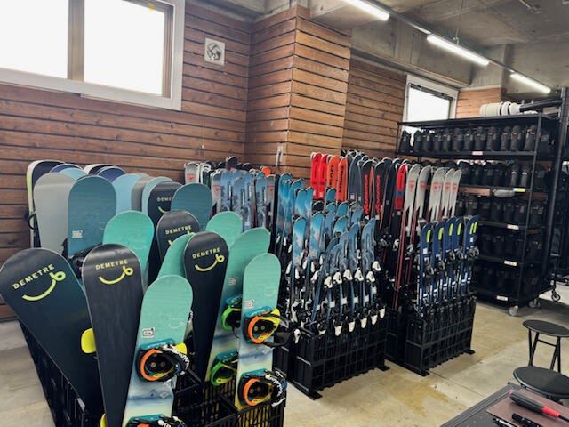 Echigo Yuzawa Ski & Snowboard Rental - Choose gear for the day you have planned
