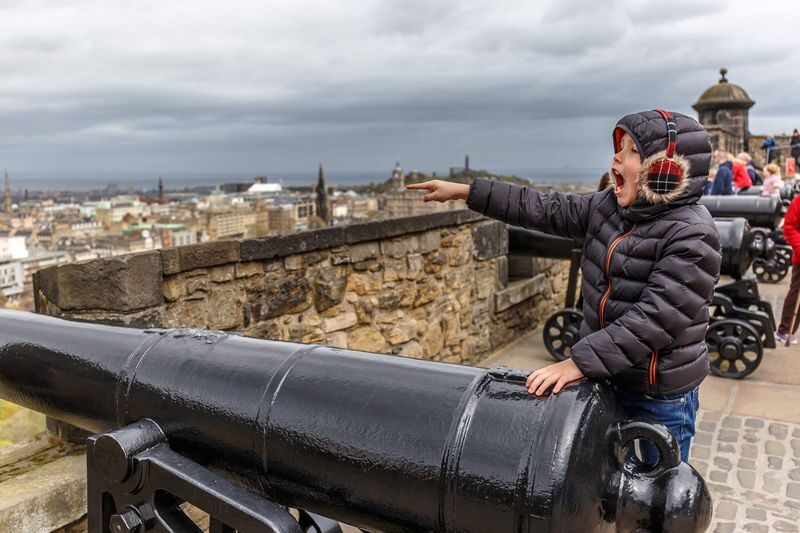Edinburgh Castle: Express Guided Tour with Entry Ticket - Stories of royalty, pirates and prisoners