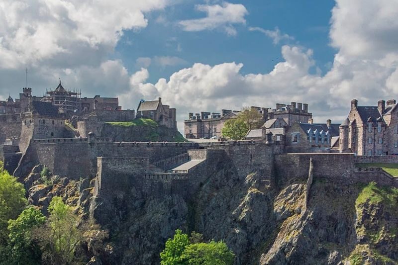 Edinburgh Castle Ticket with Guided Tour - A guided history lesson, mostly on foot