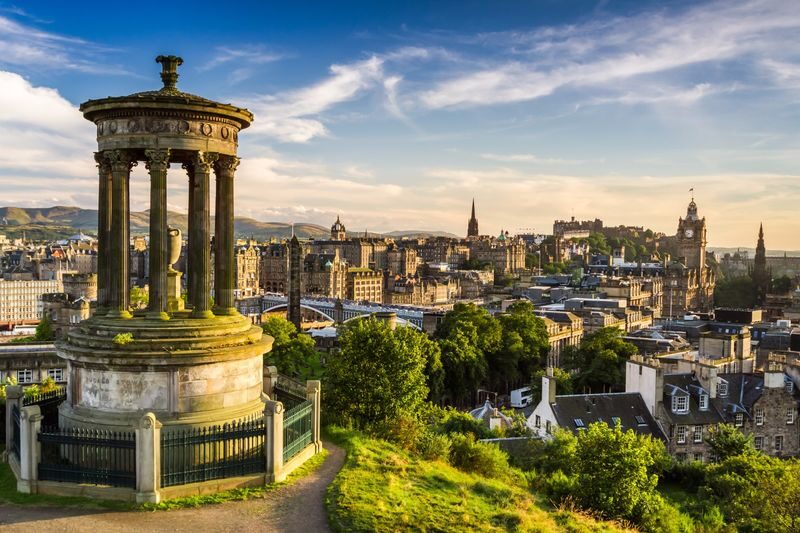 Edinburgh Hop-On-Hop-Off Bus Tour with Rail Tour From London - Find the bus, then choose your priorities