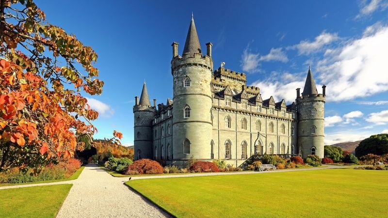 Eilean Donan Castle and Glenfinnan Viaduct 2-Day Tour - Eilean Donan Castle: a clear focal point