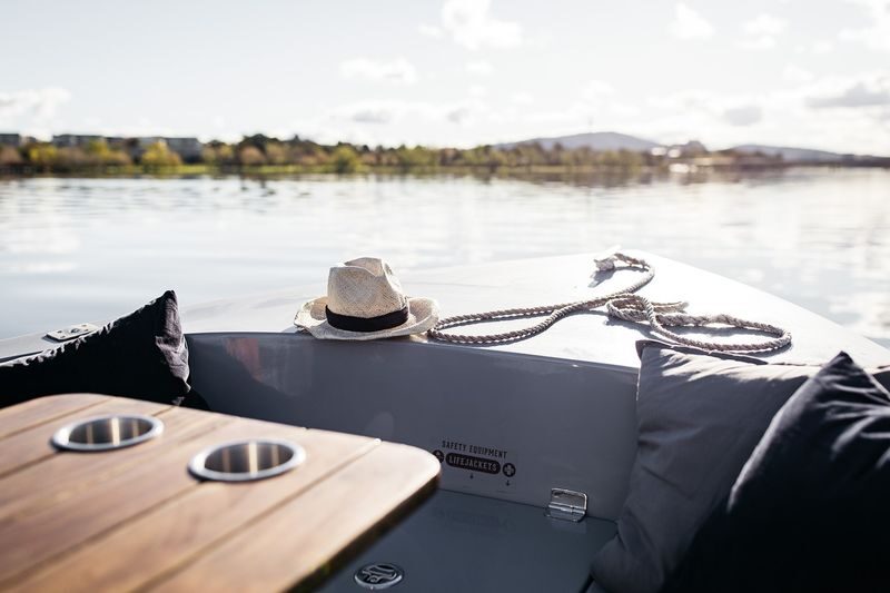 Electric Picnic Boat Rental in Sydney (Cabarita) - Steering an electric boat for the first time