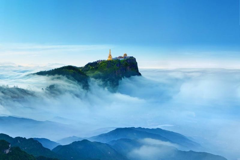 Emei Mountain Scenic Area - Mount Emei is more than a summit stop