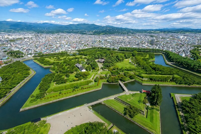 Explore Hakodate❘ 2-Day Highlights Tour from Sapporo - Day 2: A star-shaped fort, macaques, and market lunch