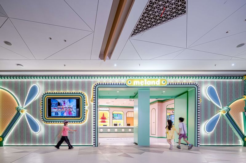 First store in Shekou: MELAND (K11 store in Prince Bay, Shekou, Shenzhen) - The activities: a carousel, train, slides and calves