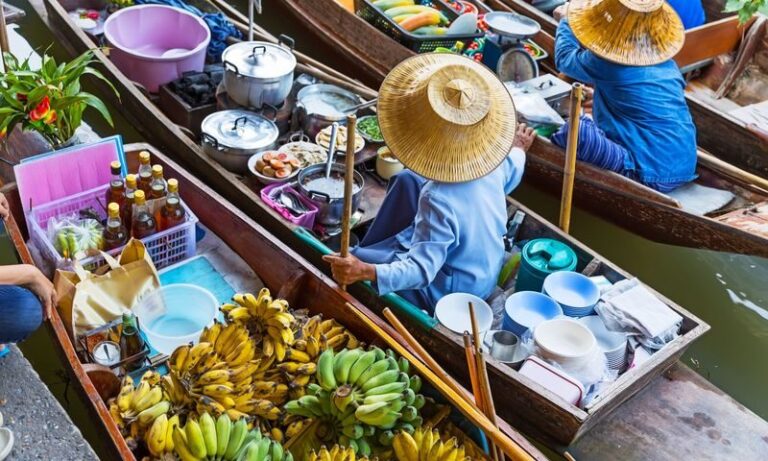 Floating Market & Maeklong Railway Market Round-trip by PandaBus - Damnoen Saduak’s canals and the souvenir-market question