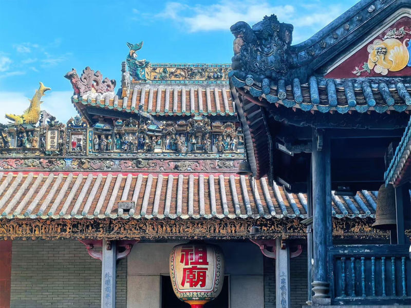 Foshan Ancestral Temple & Qinghui Garden Private Day Tour - A lion dance, walking street and local food