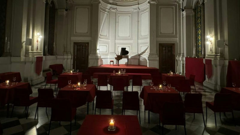 Freddie Mercury Opera show in Rome - The small hall changes the feel