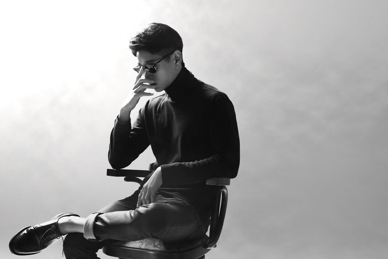 Friendship Portrait Experience in Seoul by 9 Studio - The first few minutes: getting comfortable on camera