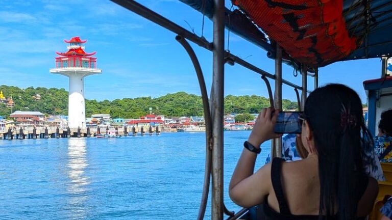 From Bangkok/Pattaya: Day Tour Koh Sichang Island with Tuktuk Tour - Getting around in a tuktuk skylab