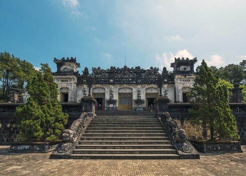 From Da Nang: Hue Imperial Discovery Full Day Tour - Khai Dinh Tomb: a striking first stop