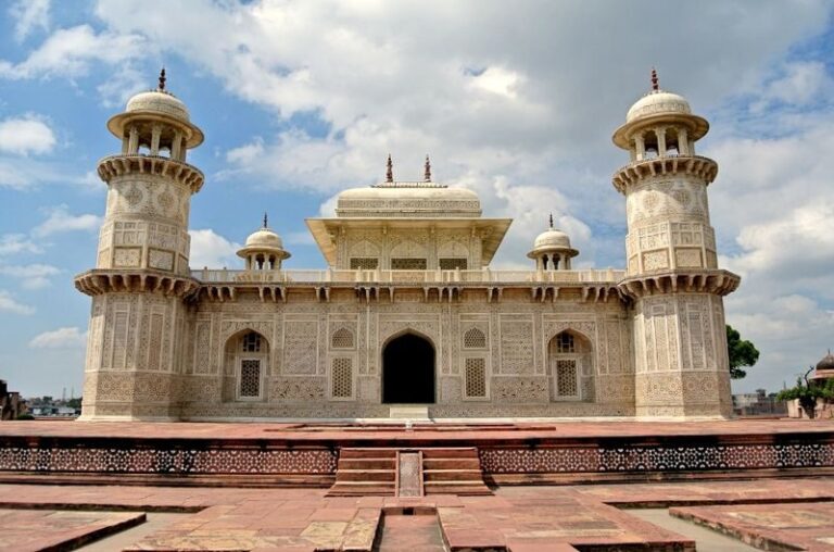 From Delhi: 3 Days 2 Nights Golden Triangle India Tour by AC Car - Day two: Taj Mahal sunrise and Agra’s Mughal architecture